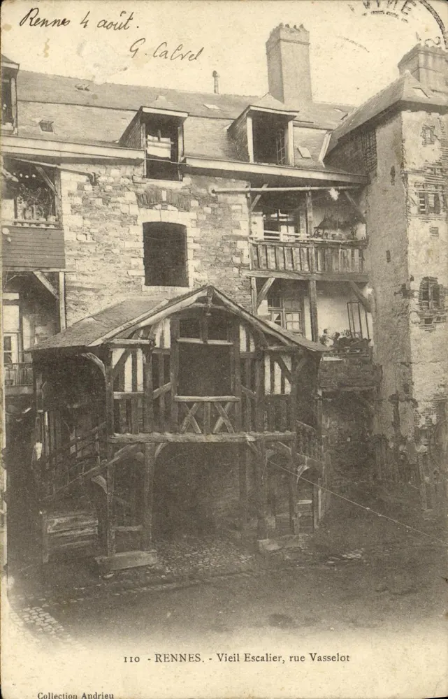 Rennes - Vieil Escalier, rue Vassélot — éditeur G. Calvrel, n° 110 - Frente