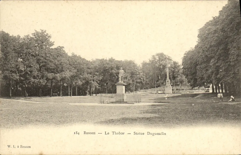 Rennes — Le Thabor — Estátua de Duguesclin — W. L. a Rennes - Frente