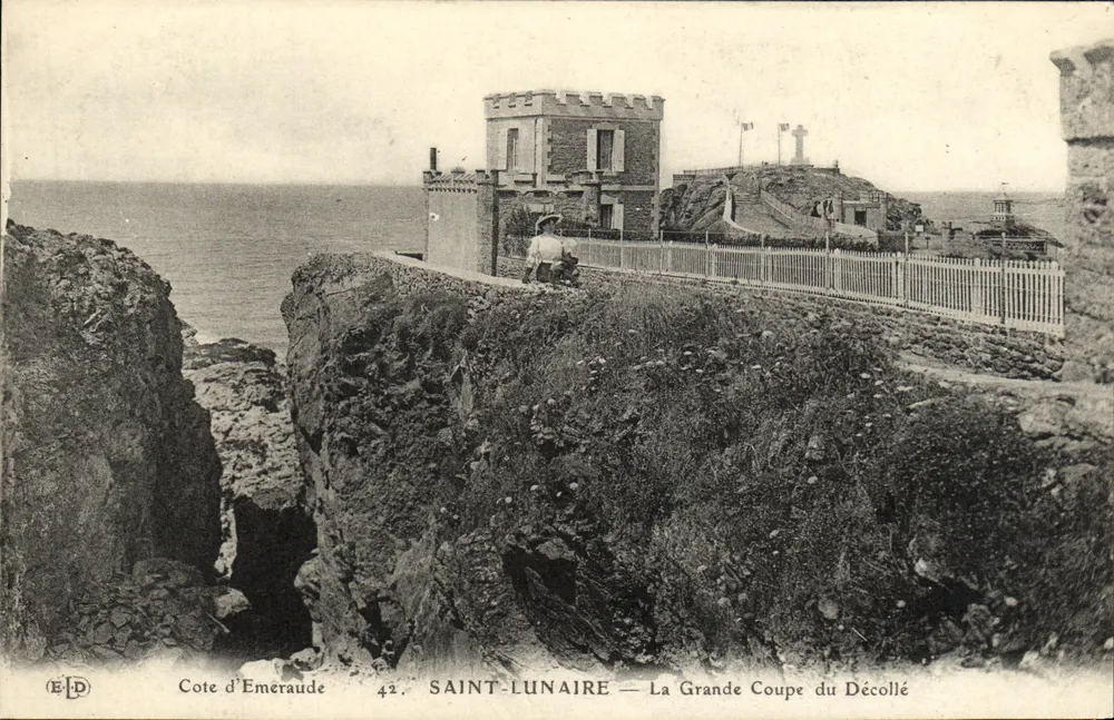 Saint-Lunaire — Die Große Décollé-Tasse — Côte d'Émeraude — Verlag ELD, Nr. 42 - Vorderseite