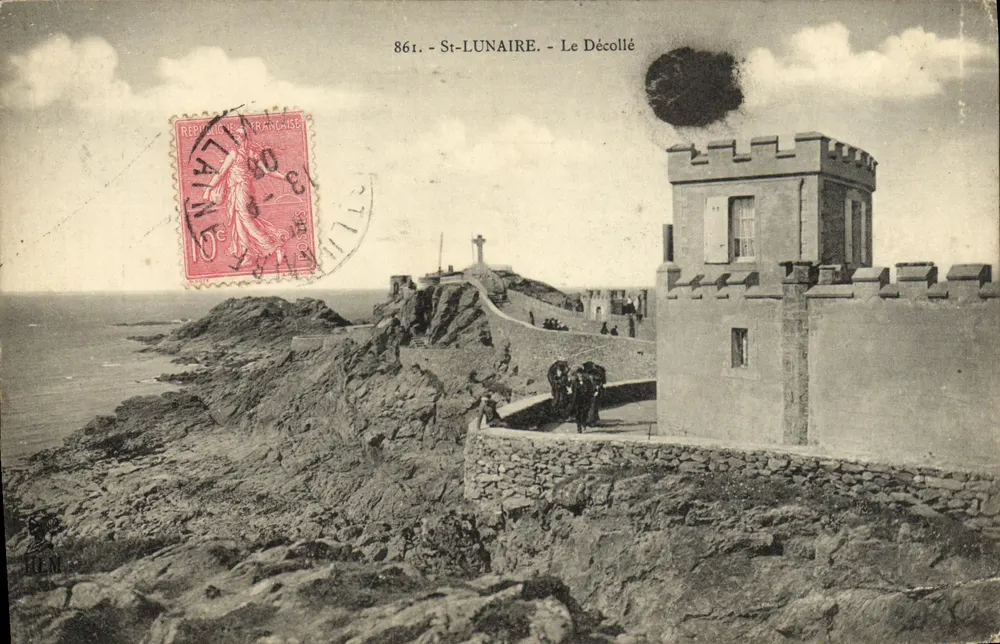 St-Lunaire - Le Décollé — vue du phare et du promontoire rocheux avec éditeur H. Le Maillot - Frente