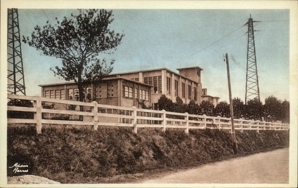Thourie (I.-ct-V.) — Posto de Rádio de Rennes-Bretagne — Foto A. Douard - Rennes - Frente