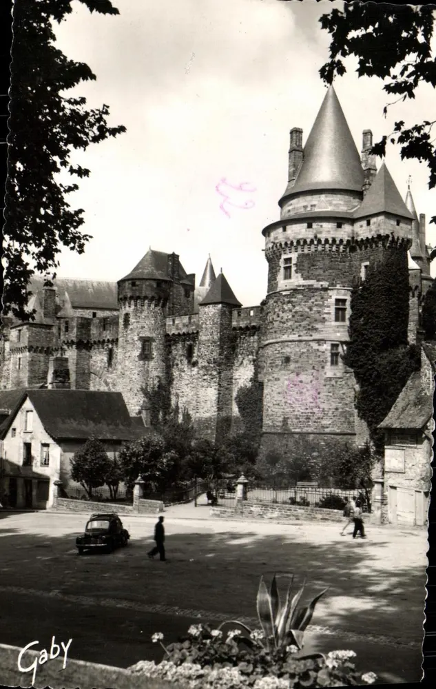 Schloss und Place des Poulies — Vitré (Ille-et-Vilaine) — Éditions Gaby - Vorderseite