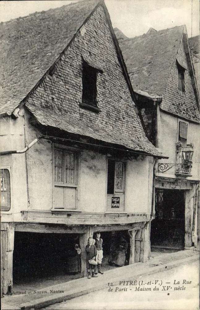 VITRÉ (Ille-et-Vilaine) — Ansicht der Pariser Straße — Haus aus dem 15. Jahrhundert - Vorderseite