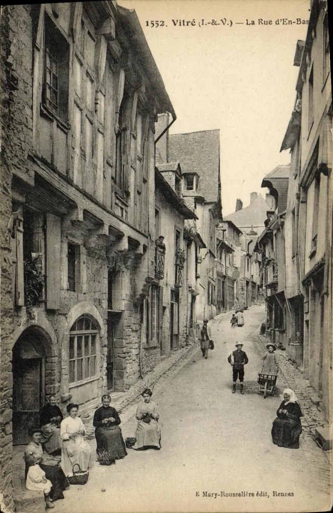 Vitré (Il.&V.) — A Rue d'En-Bas — E. Mary-Roussellière editor, Rennes - Frente