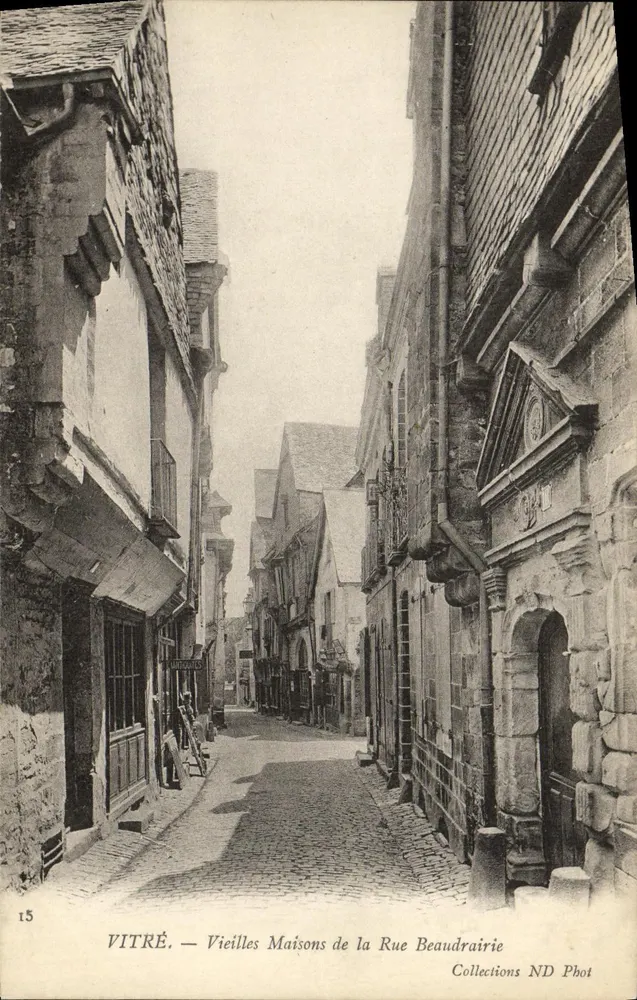 VITRÉ — Alte Häuser in der Rue Beaudrairie — Collections ND Phot - Vorderseite