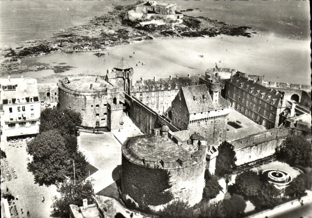 Saint-Malo (Île-et-Vilaine) — Schloss und Place Châteaubriand — Ausgabe Lapie - Vorderseite
