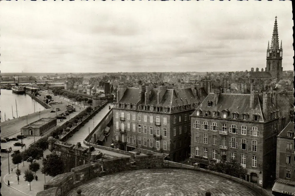 Saint-Malo (Il.-st-V.) — Die Promenade des Remparts — Edition La Cigogne, Rennes - Vorderseite