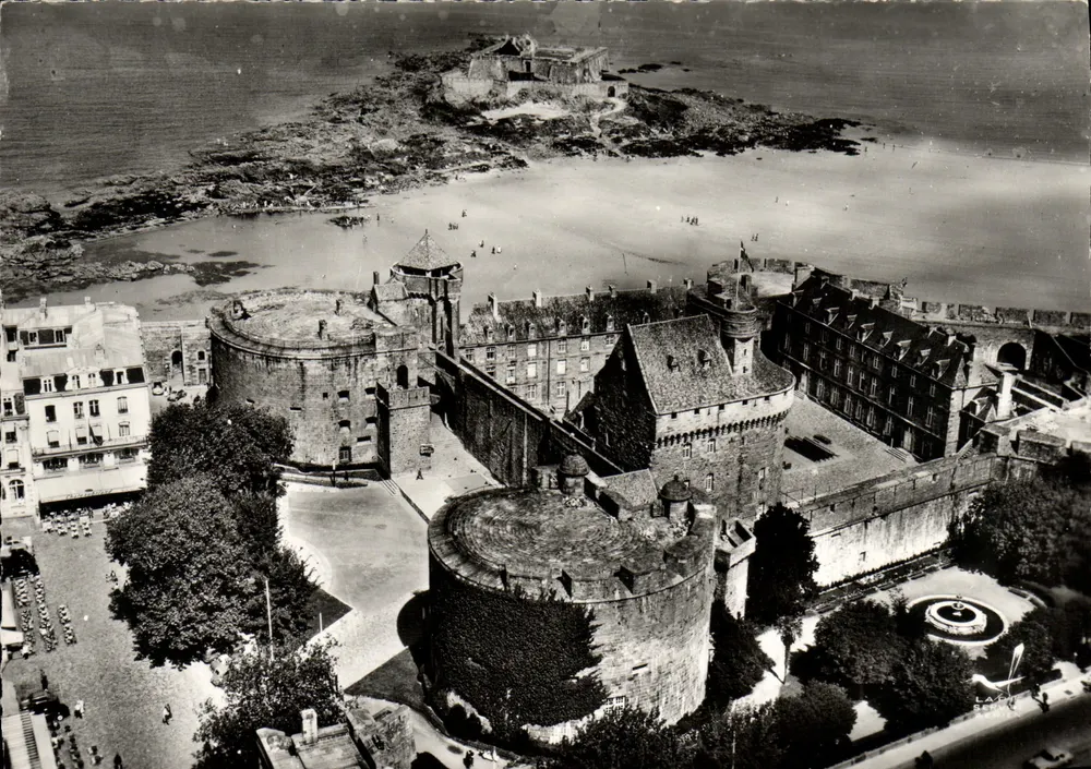 St-Malo (I.-et-V.) — O Castelo — Edição Lapie - Frente