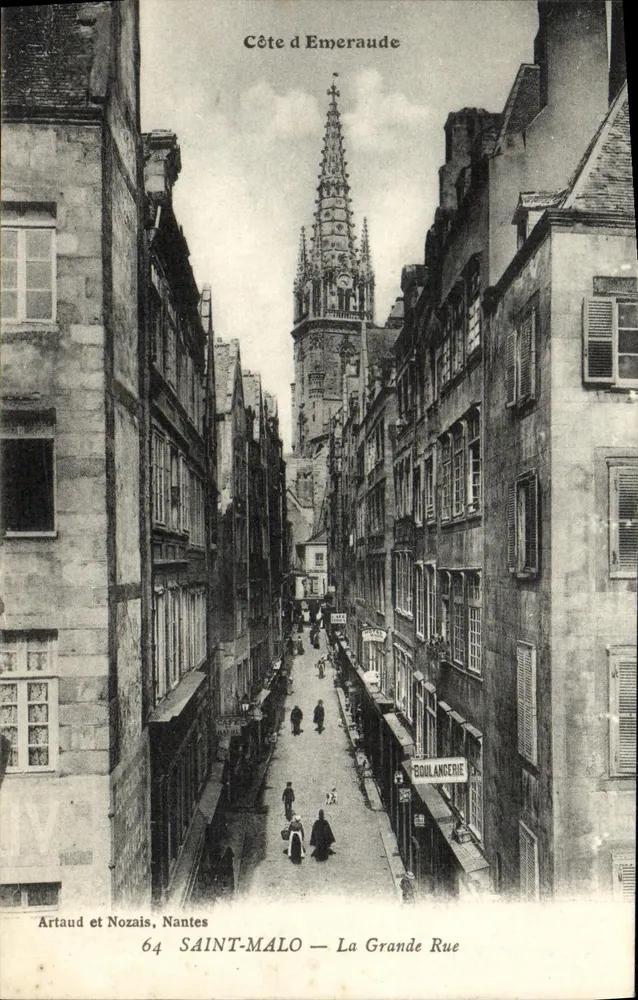 Saint-Malo — La Grande Rue — vista da Côte d’Émeraude com a flecha da igreja - Frente