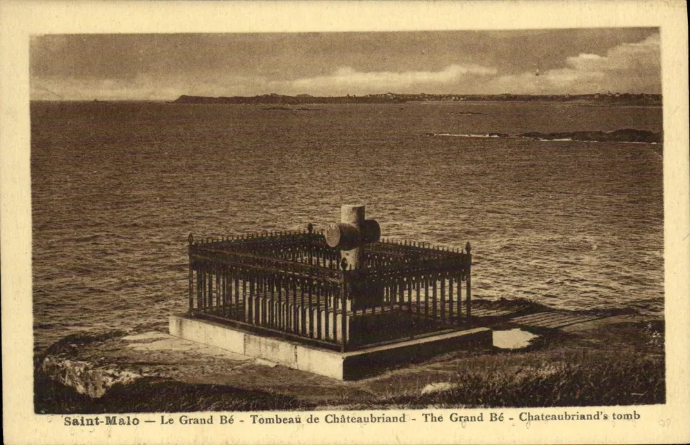 Saint-Malo — Der Grand Bé — Grabmal von Châteaubriand - Vorderseite
