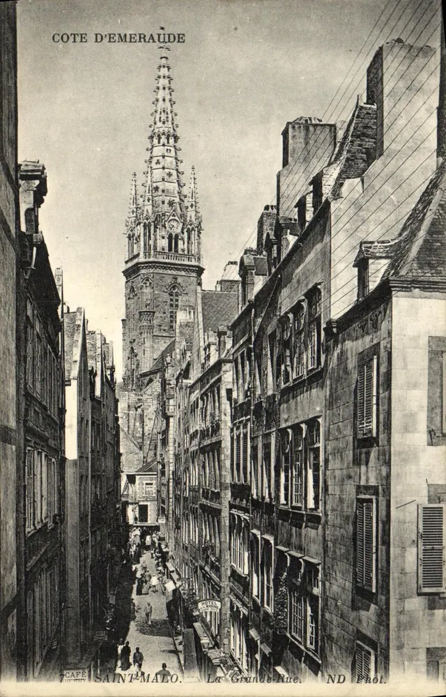 Saint-Malo — A Grande-Rua com a flecha da igreja — ND Phot. - Frente
