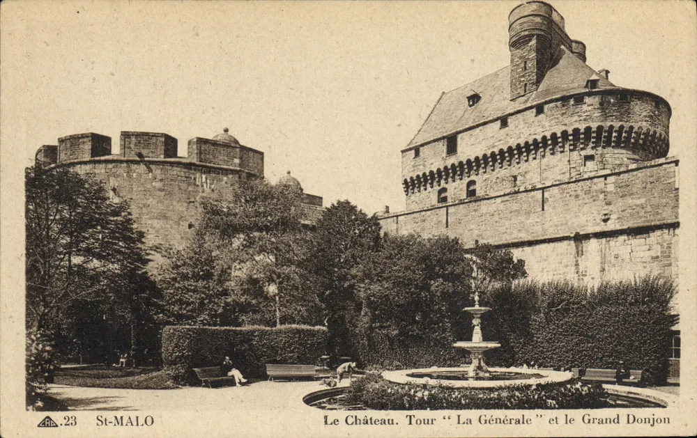 St-Malo — Das Schloss. Turm "La Générale" und der Große Donjon - Vorderseite
