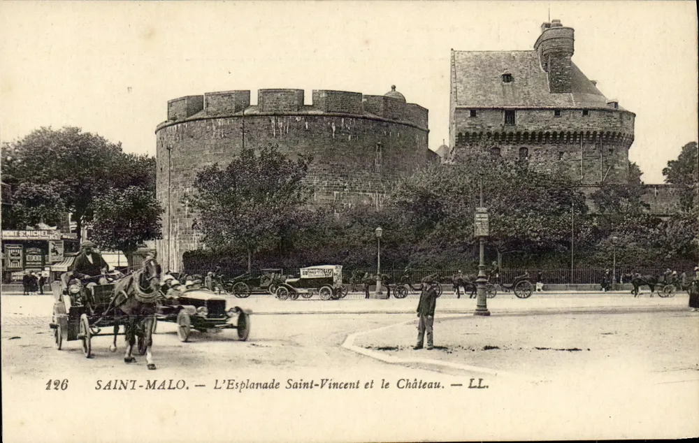 Saint-Malo — Ansicht der Esplanade Saint-Vincent und des Schlosses — LL. — Nr. 126 - Vorderseite
