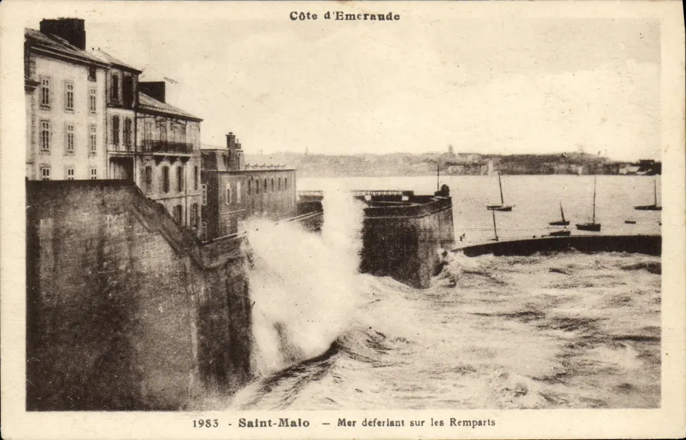 Saint-Malo — Meer, das sich gegen die Mauern bricht — Côte d’Émeraude - Vorderseite