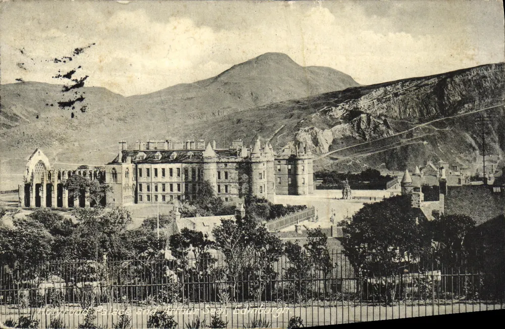 Holyrood Palace und Arthur Seat, Edinburgh — unbekannter Verlag, Seriennummer 840/399 - Vorderseite