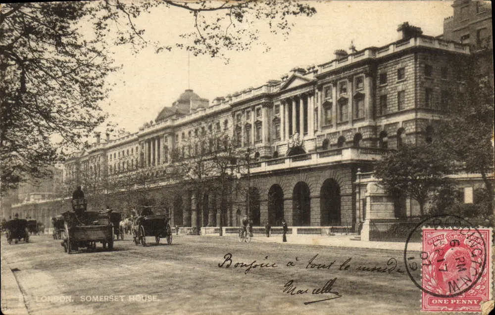 Londra. Somerset House — vista dell'edificio con automobili e ciclista — Tuck & Sons, n°5 - Recto