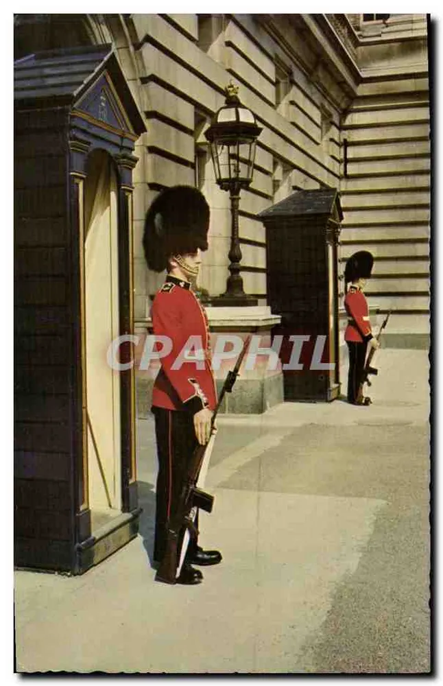 Irische Garde beim Wachdienst — Buckingham Palace, London — Natural Colour Series, The Photographic Greeting Card Co. Ltd. - Vorderseite