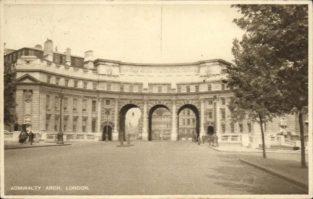 Arco da Administração Naval, Londres — vista do arco monumental com inscrição comemorativa — editor desconhecido, número de série não visível - Frente