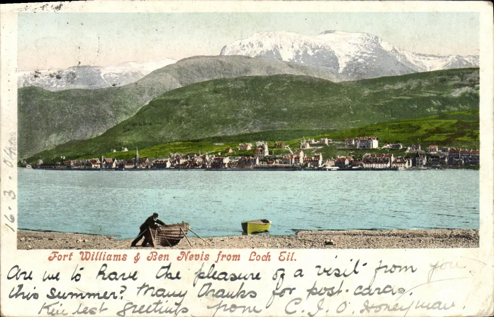 Fort Williams i Ben Nevis z Loch Eil — widok panoramiczny z mężczyzną obok łodzi — wydawca nieznany, numer seryjny nie widoczny - Awers