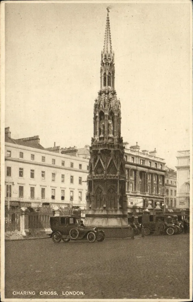 Charing Cross, Londres — monumento de Scott, carros antigos — editor não visível - Frente