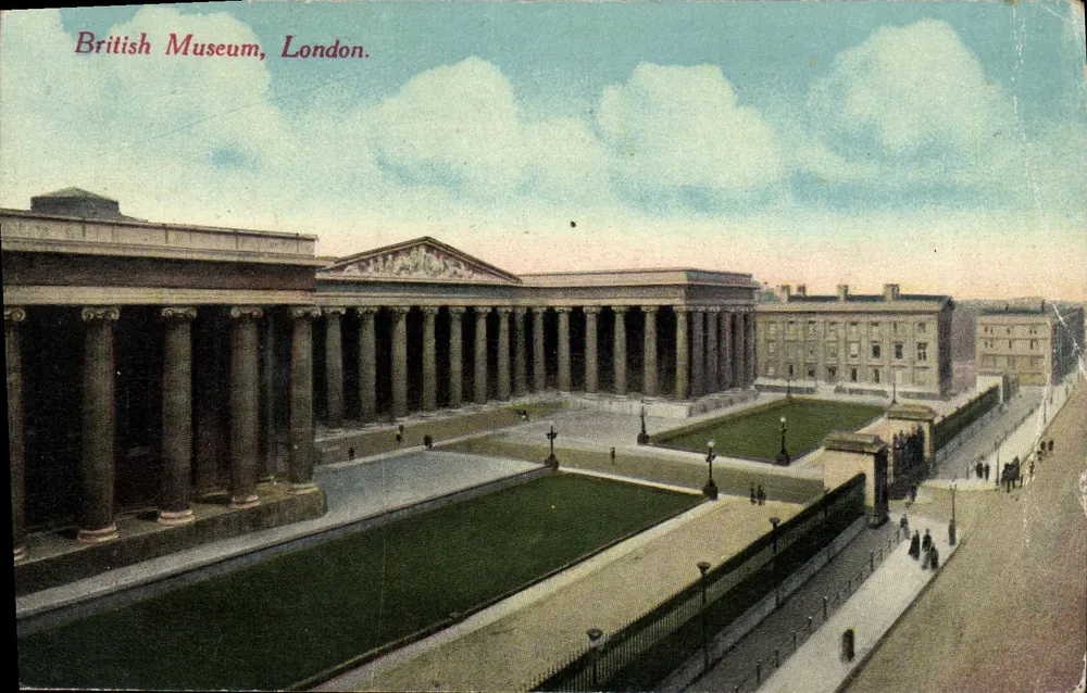 British Museum, London — façade néoclassique avec colonnades — éditeur M. & L. Ltd. n°7501 - Frente