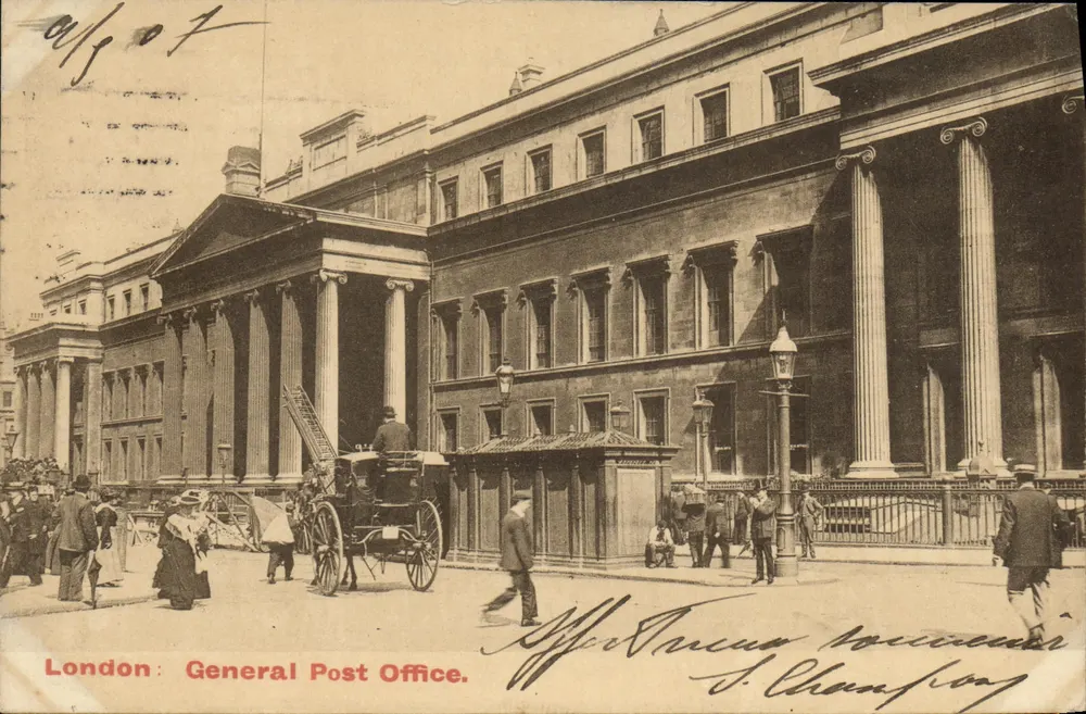 Londres: General Post Office — vista do edifício com colunatas — F.A. London Series n° 522 - Frente
