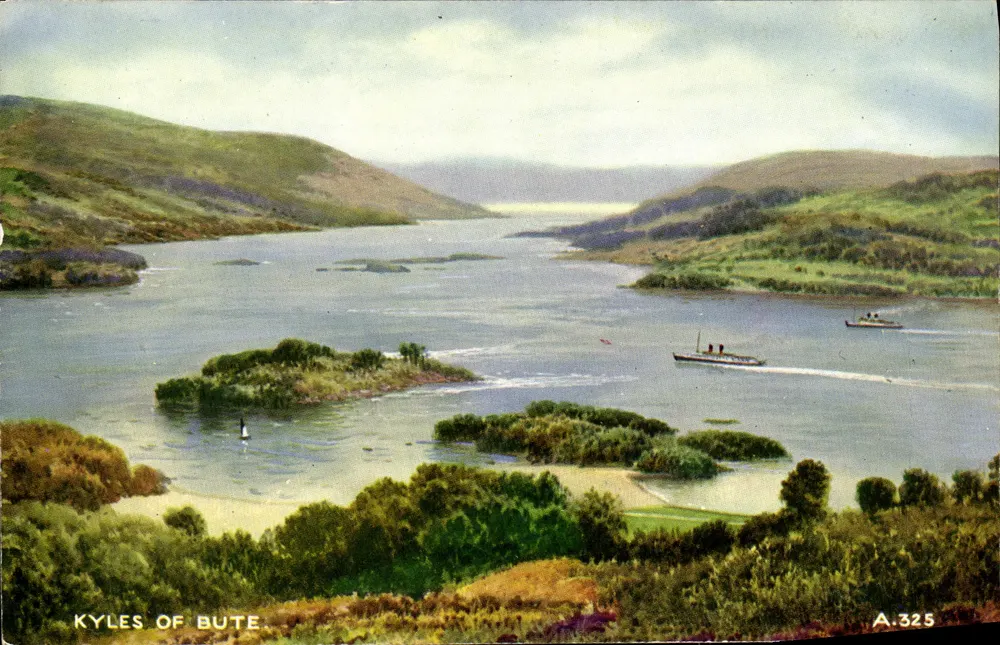 Kyles of Bute — vista panoramica con barche — editore Valentine & Sons Ltd, n° A.325 - Recto