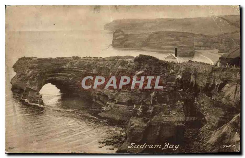 Ladram Bay — widok na naturalną łukowatą formację — wydawca P. & R. Smith's Co. Ltd. n° 942 - Awers
