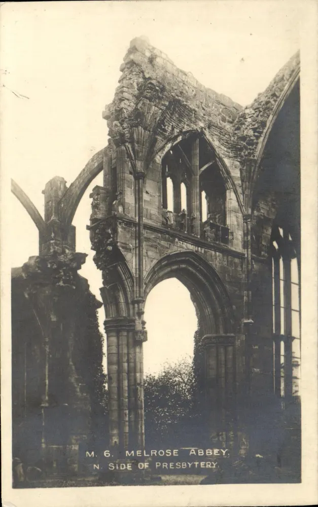 Melrose Abbey — N. Seite des Presbyters — M. 6 — Ancient Monuments Dept. - Vorderseite