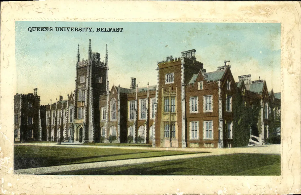 Queen's University, Belfast — vista do edifício principal — editor desconhecido, série não identificada - Frente
