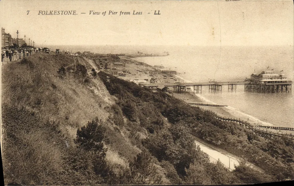 Folkestone — Vista del Pier desde Leas — LL - Anverso