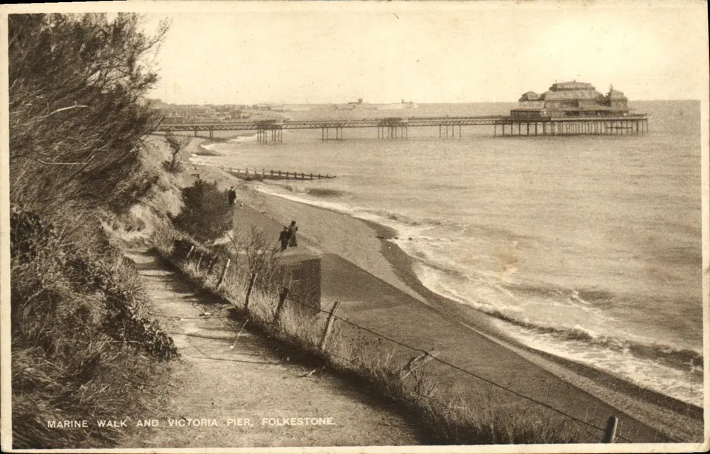Marine Walk und Victoria Pier, Folkestone — Verlag 'Daily News' Publications - Vorderseite