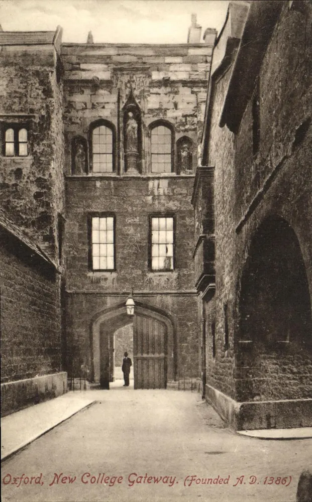 Oxford, Invoer van New College — Gesticht A.D. 1386 — Davis's, 2, Cornmarket, Oxford - Voorkant