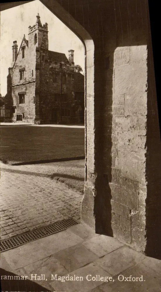 Rammar Hall, Magdalen College, Oxford — vista desde un portal — Photo Palmer & Penrose - Anverso