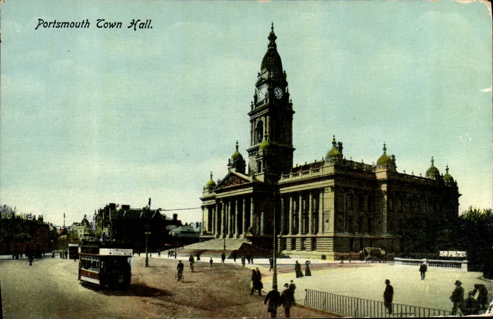 Portsmouth Town Hall — vista do edifício com trêmio — J. Welch & Sons, Portsmouth - Frente