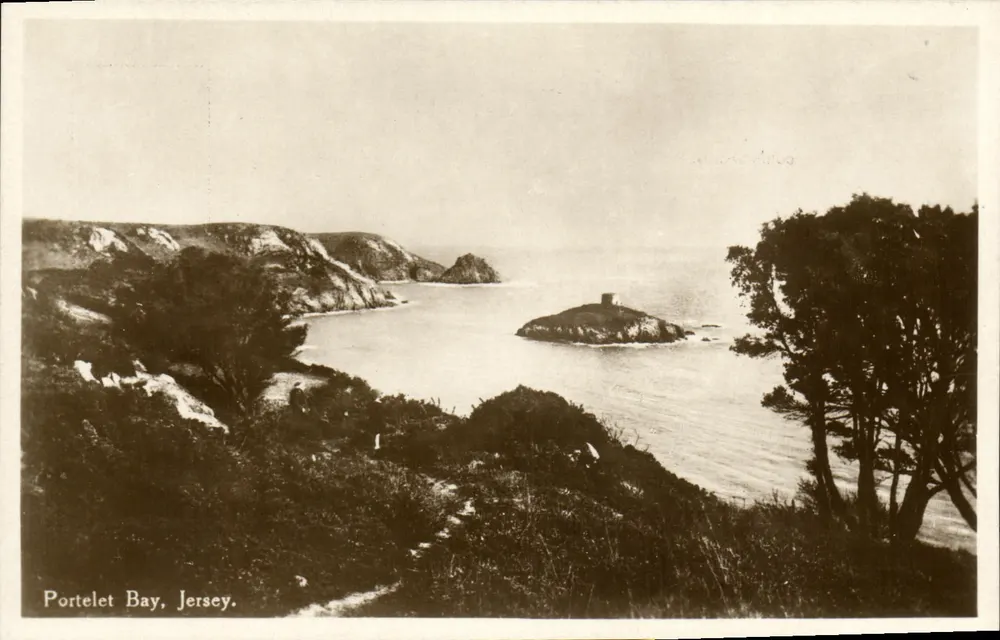 Portelet Bay, Jersey — widok zatoki i wyspy z wieżą — kartka pocztowa - Awers