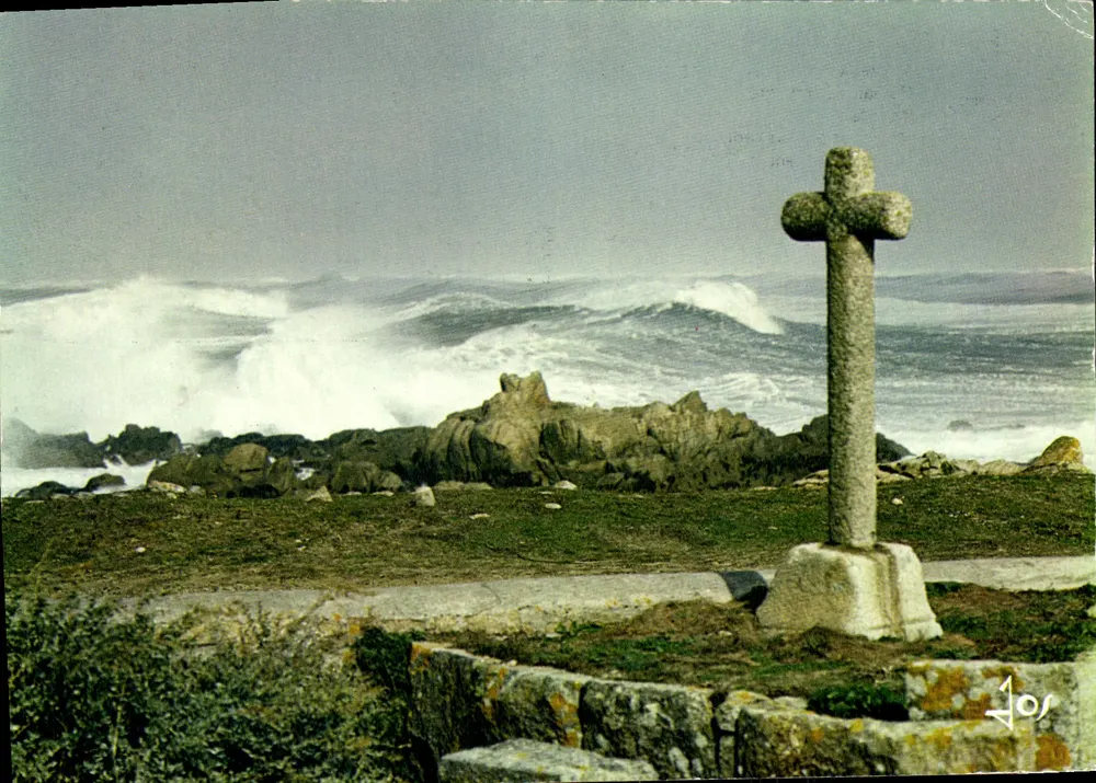 Cruz de pedra na beira do oceano — Edições de Arte JOS. BAILLIN, n° B.V. 6041 - Frente