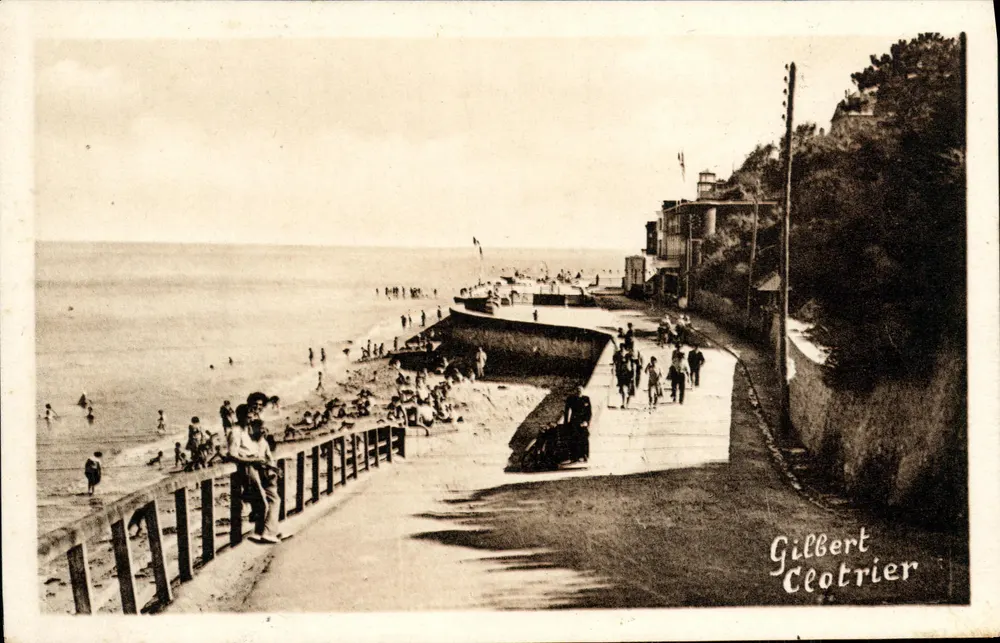 Playa y paseo en Villerville-sur-Mer — Gilbert Clotrier - Anverso