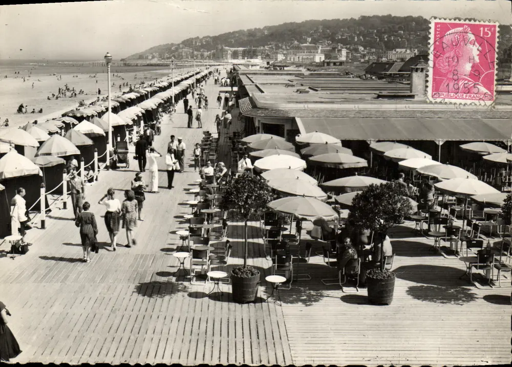 Deauville — A Praia Florida — O Bar do Sol e as Pranchas — Editor G. W. n°37 - Frente
