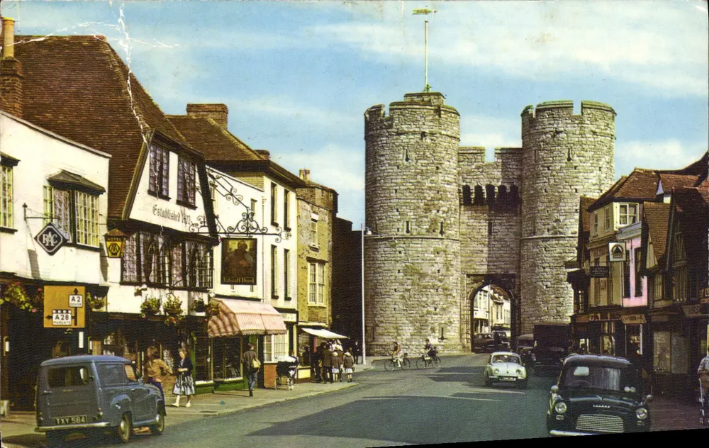 Westgate, Canterbury — vue de la porte médiévale — éditeur P.A.C. n° 85 - Recto