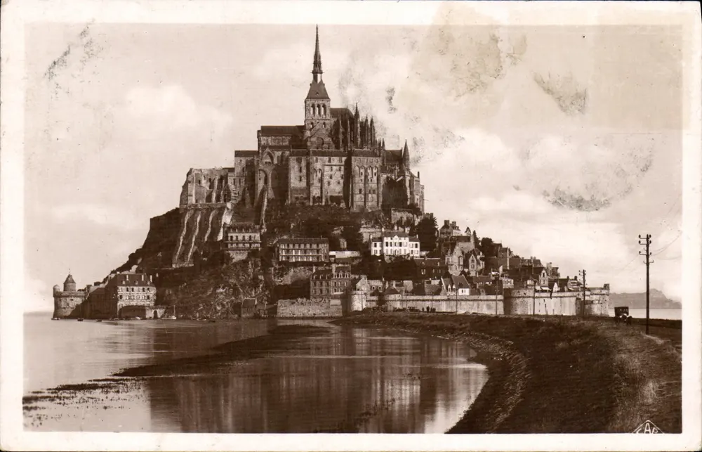 Mont Saint-Michel — Ansicht vom Deich bei Hochwasser — A. P. Gibord - Vorderseite