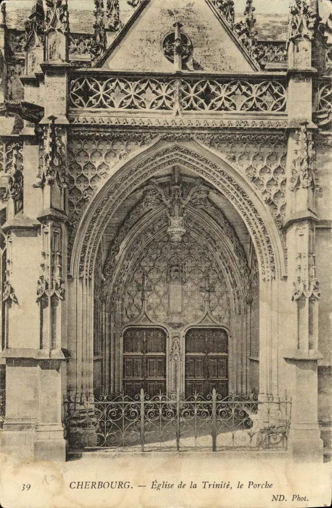 Cherbourg — Kirche der Dreifaltigkeit, der Portalbereich - Vorderseite