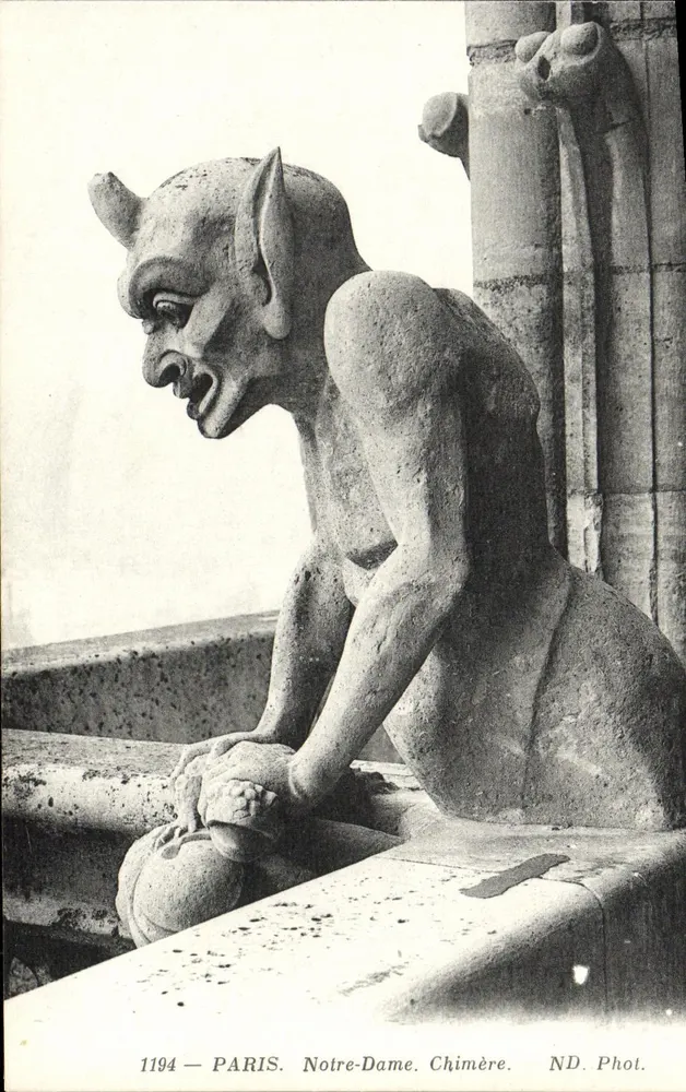 Notre-Dame — Gargouille — ND. Phot. - Frente