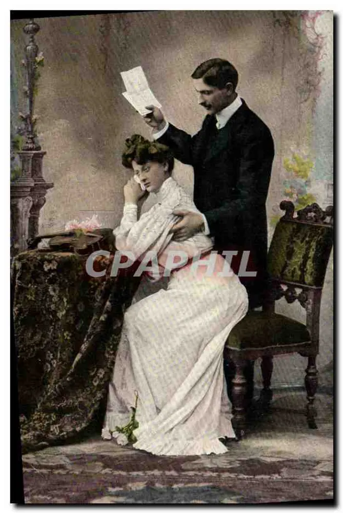 Um homem apresentando uma carta a uma mulher sentada — Série Ce 5 — editor não visível - Frente