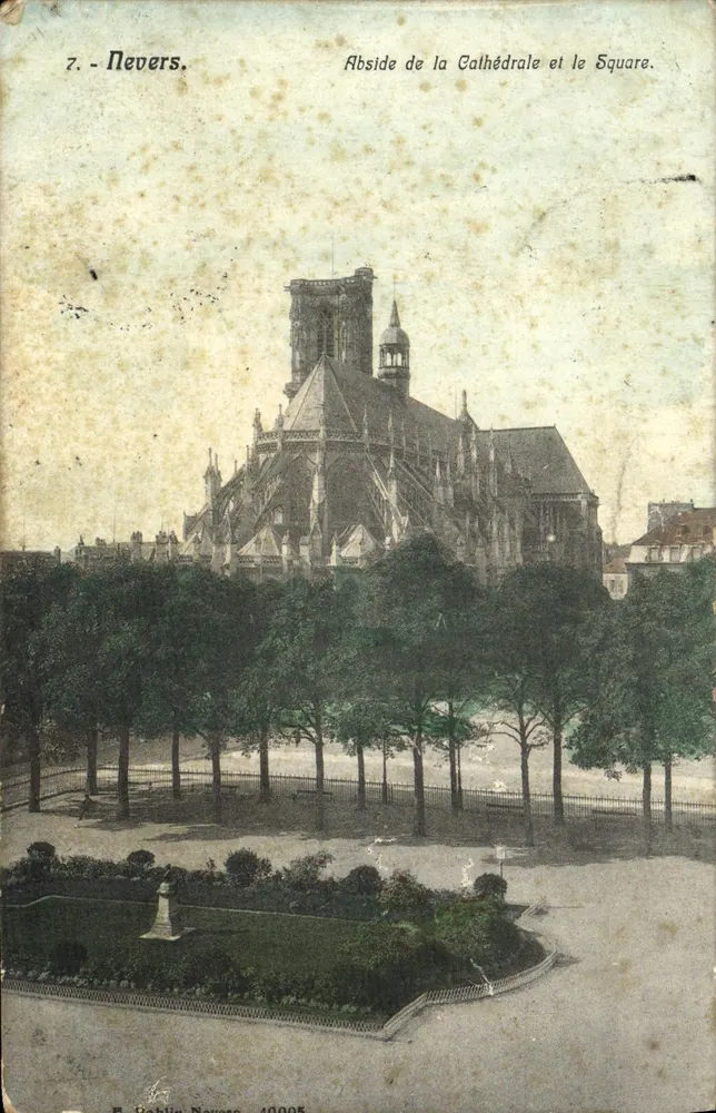 Nevers — Abside da Catedral e o Square — E. Rablin, Nevers, 40005 - Frente