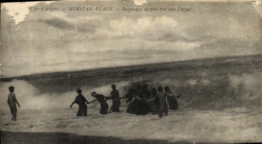 Mimizan-Plage — Bademeister von einer Welle überrascht — unbekannter Verlag - Vorderseite