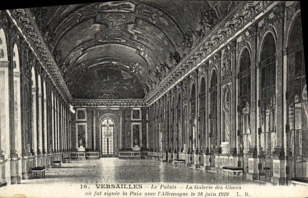Versailles — Das Schloss — Die Galerie der Spiegel, wo der Frieden mit Deutschland am 28. Juni 1919 unterzeichnet wurde — L. R. - Vorderseite