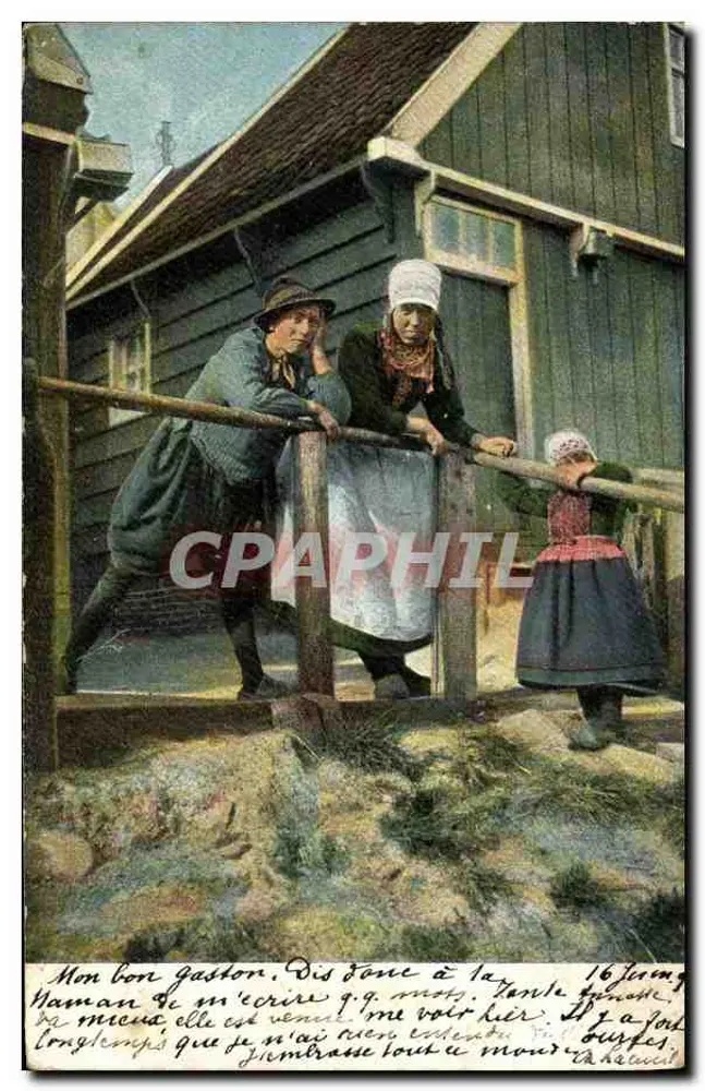 Mulheres e criança diante de uma casa de madeira — editor Algemeene Postvereeniging, série 429 - Frente