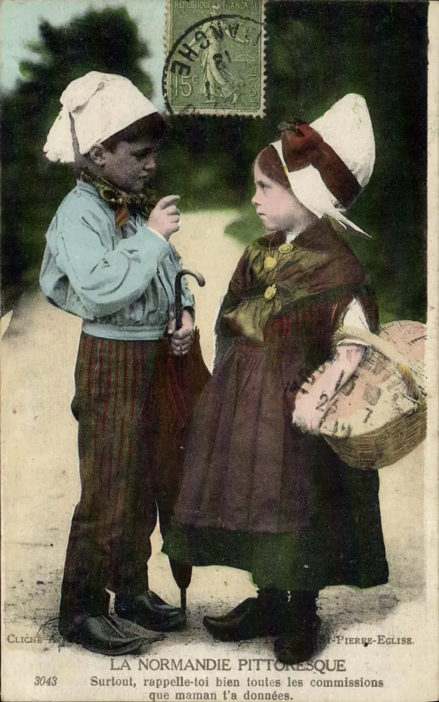Zwei Kinder in normannischem Kostüm — Pittoreske Normandie — Cliché A. 3043 - Vorderseite