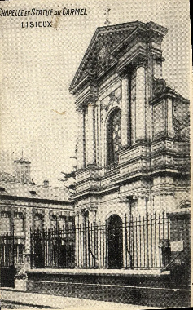 Capela e Estátua do Carmel — Lisieux - Frente
